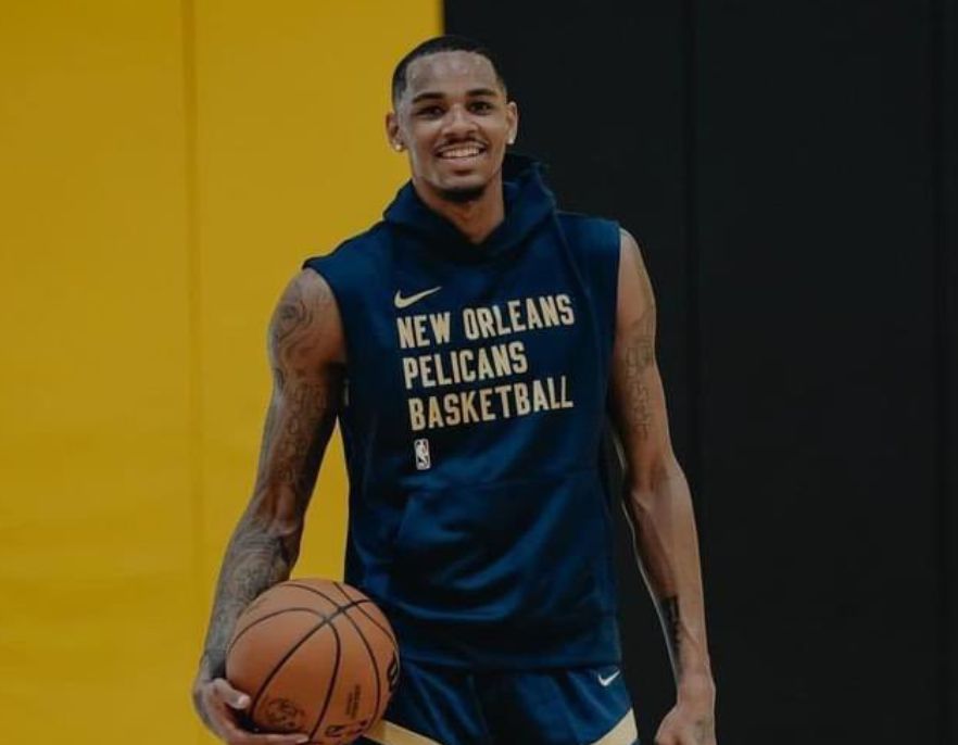 边后卫内收 边后卫内收