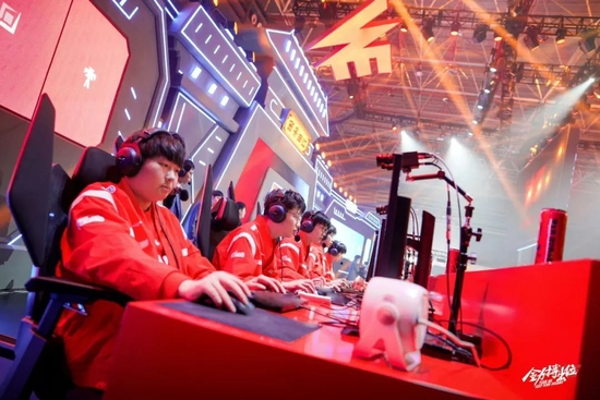 在右侧吸引 在右侧吸引