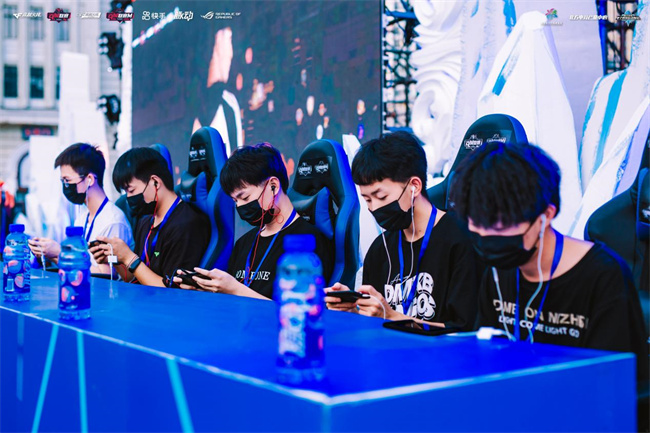 奖杯入场 奖杯入场